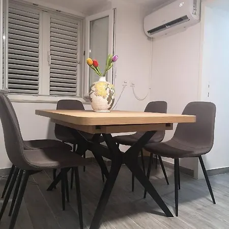 Ivka Apartment *