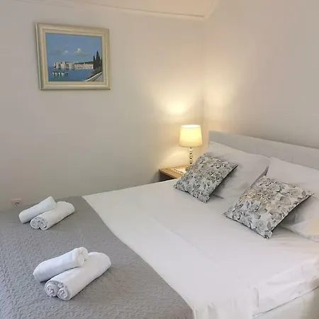 Ivka Apartment *